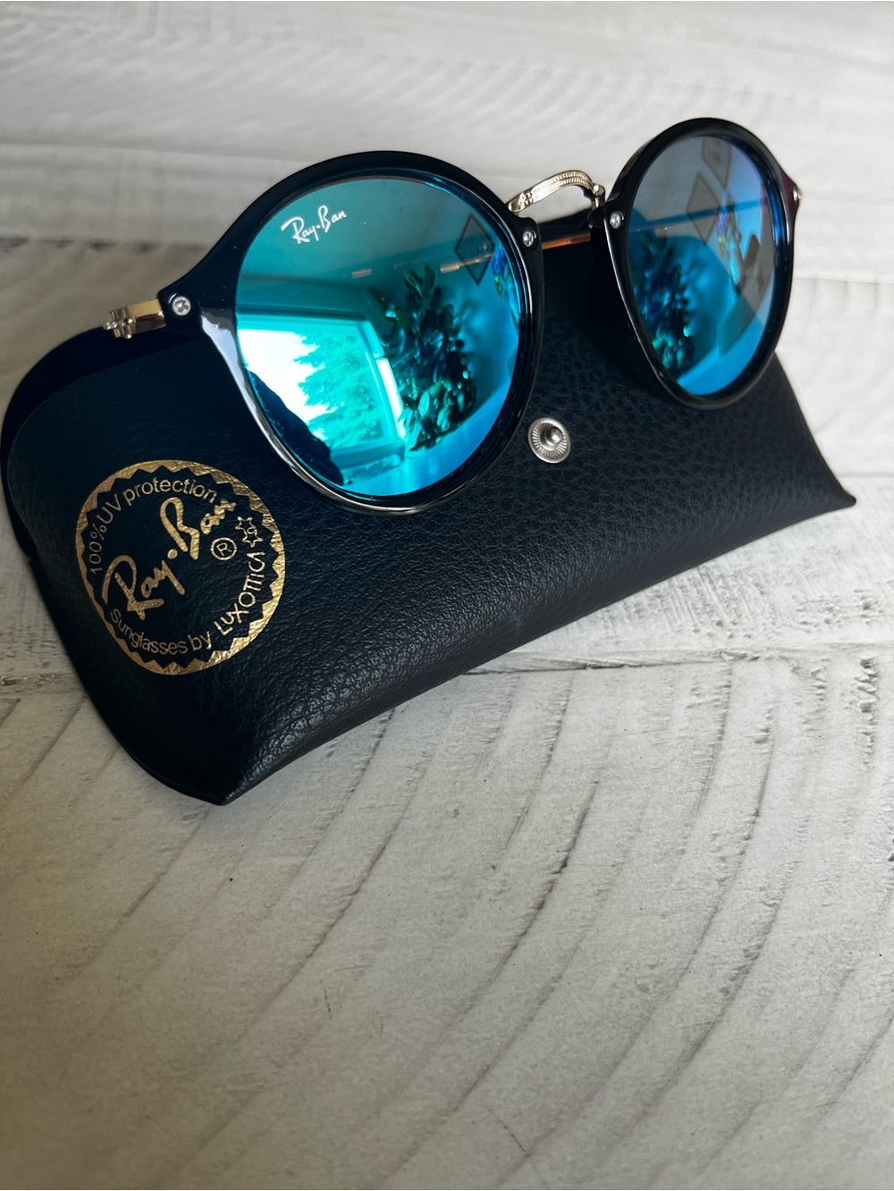 Ray-Ban Round Black Frames with Blue Reflective Lenses